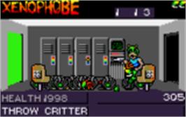 In game image of Xenophobe on the Atari Lynx.
