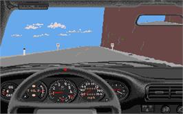 In game image of Test Drive on the Atari ST.