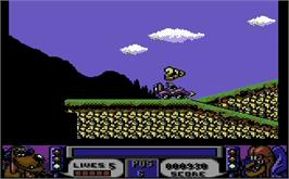 In game image of Wacky Races on the Commodore 64.