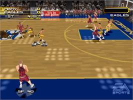 In game image of NCAA March Madness 2000 on the Sony Playstation.