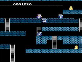 In game image of Super Lode Runner on the Nintendo Famicom Disk System.