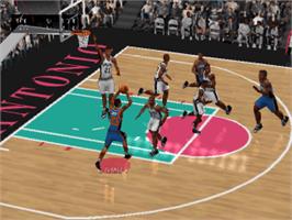In game image of NBA Live 2000 on the Sony Playstation.